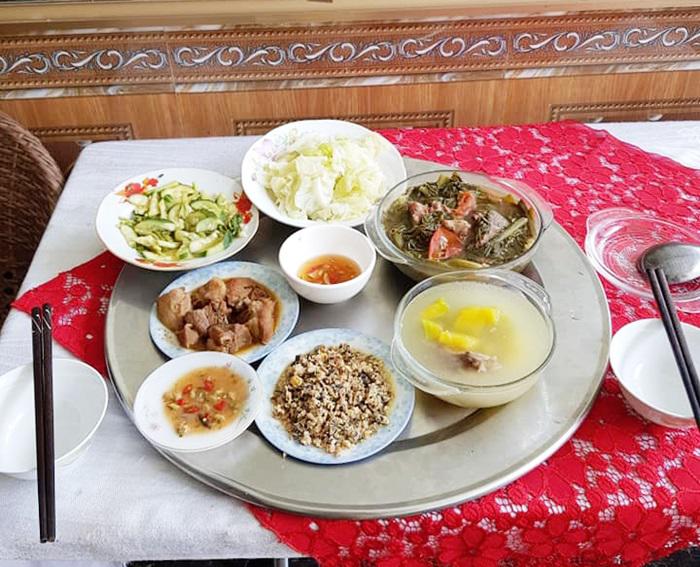 khoe bua com nau cho me chong, co dau 62 tuoi uat uc den mat ngu vi chuyen nay - 4