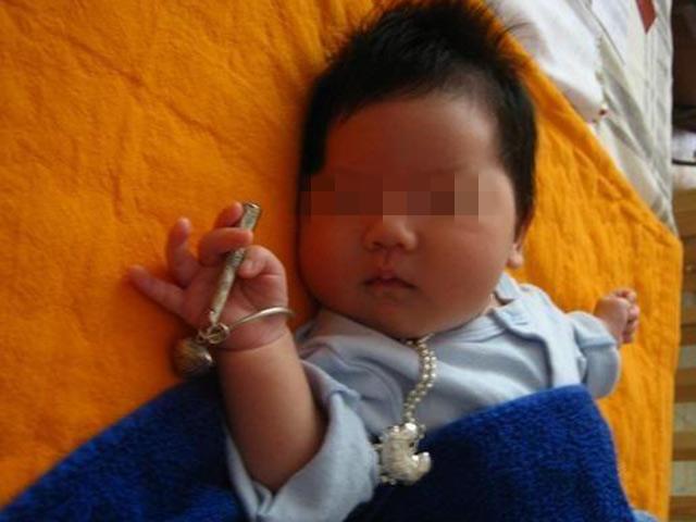 lac bac cua chau ngay cang sang, ba nuc no khen khoe, me dua di kham thi rung minh - 1