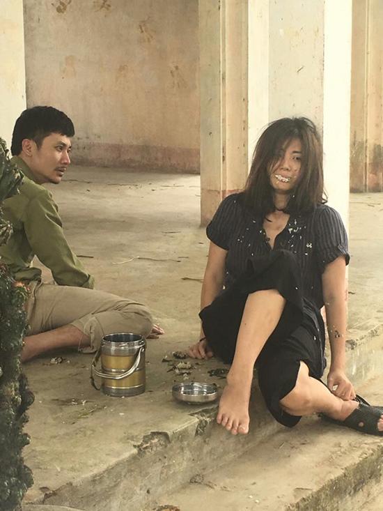 quynh bup be: anh trai ngup lan duoi song tim xac lan "cave"? - 1