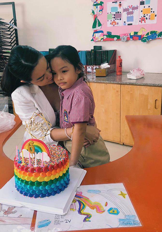 tiec sinh nhat am ap cua con gai pham quynh anh ben ca bo va me - 6