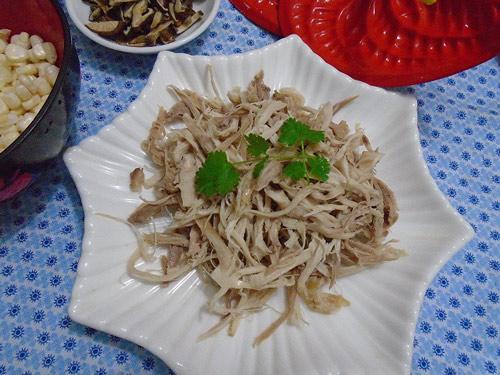 Cách nấu súp gà ngô non ngon khó cưỡng cho bé - 1