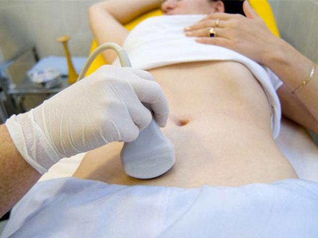 Cô gái 21 tuổi giật mình khi buồng trứng mỏng như tờ giấy vì có 2 thói quen cực xấu