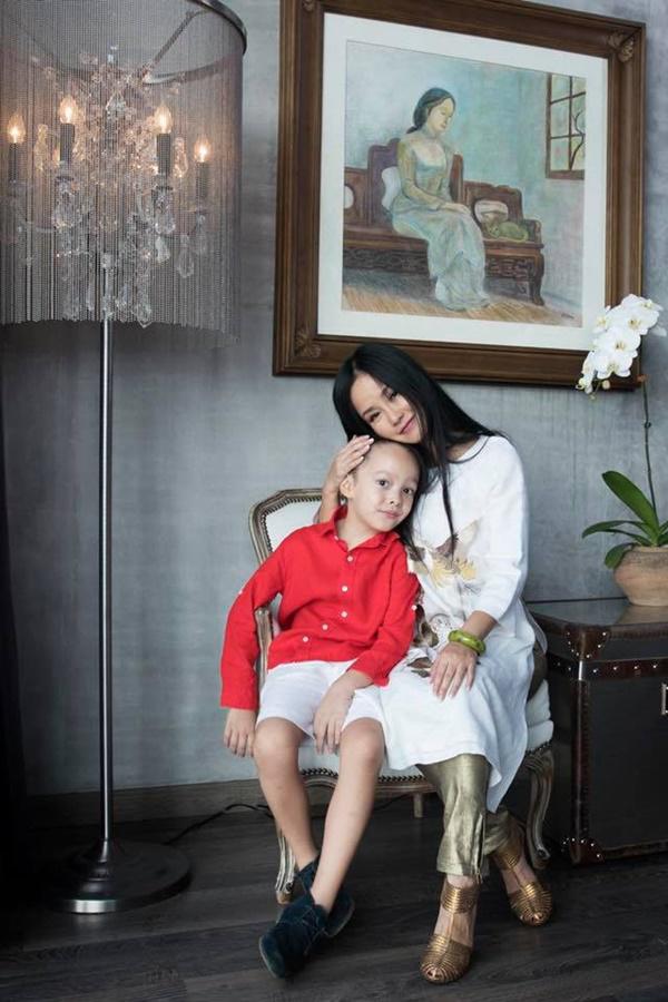 2 sao nữ cùng tên Hồng Nhung, đều ly hôn chồng, 1 mình nuôi con ở khu nhà giàu - 17