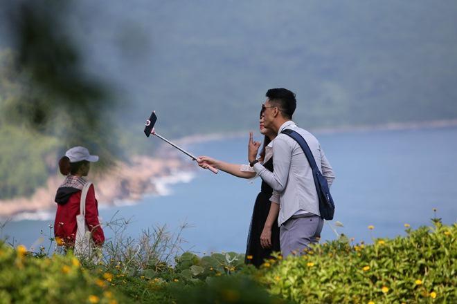 du khach me man “hoa vang tren co xanh” tren dinh son tra - da nang - 10