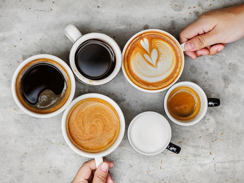 Nhóm trung bình không nên uống cà phê 6 tiếng trước khi ngủ. Những người có độ nhạy cảm cao có thể mất ngủ dù uống cà phê vào buổi sáng. Nếu thuộc nhóm thấp, bạn có thể uống cà phê ngay trước khi đi ngủ mà không bị ảnh hưởng.
