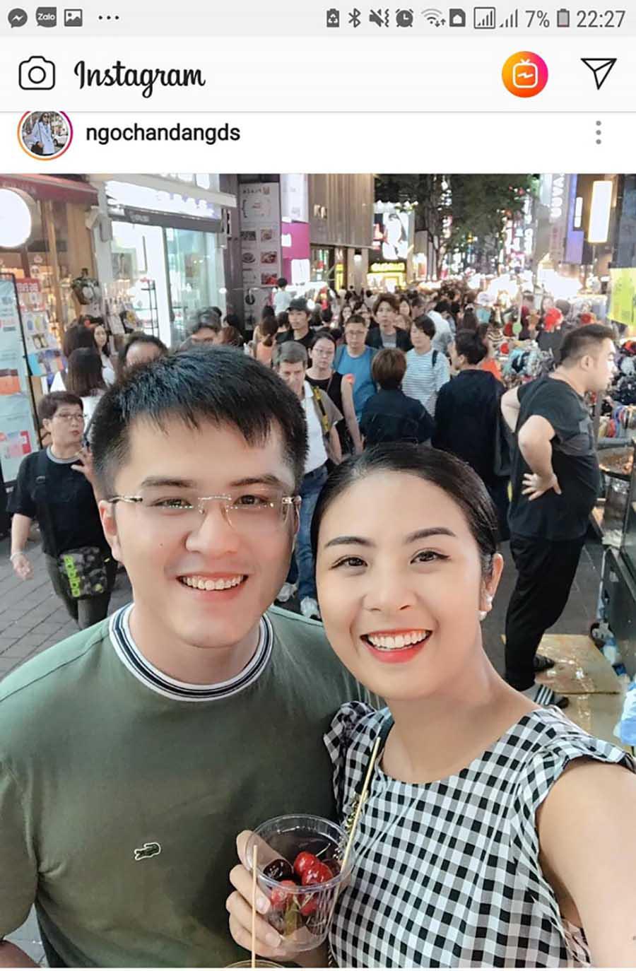 hoa hau ngoc han bat ngo khoe ban trai lau nam, cu dan mang phat hien dieu dac biet - 1