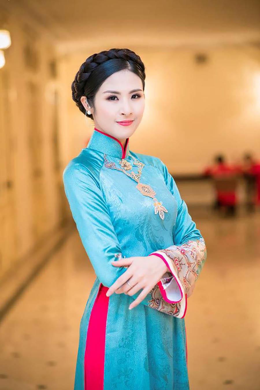 hoa hau ngoc han bat ngo khoe ban trai lau nam, cu dan mang phat hien dieu dac biet - 4