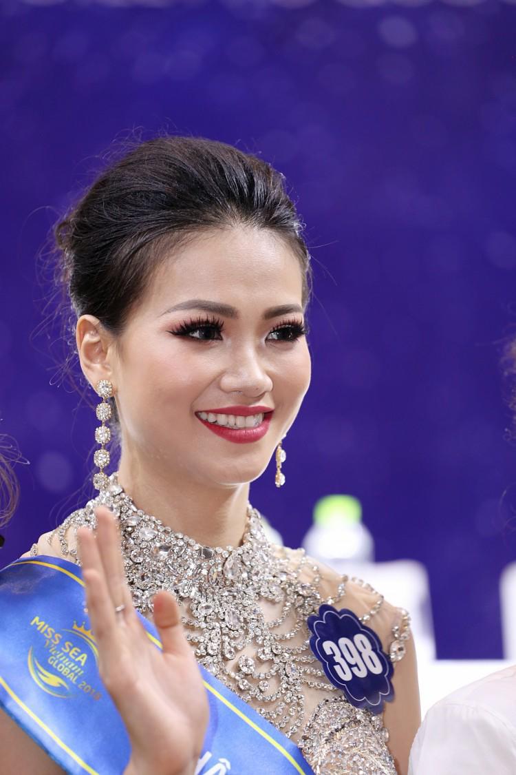 suyt khong nhan ra tan hoa hau trai dat 2018 vi guong mat qua khac la cach day vai thang! - 3