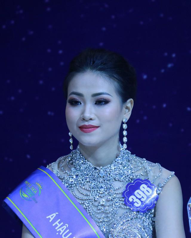 suyt khong nhan ra tan hoa hau trai dat 2018 vi guong mat qua khac la cach day vai thang! - 2