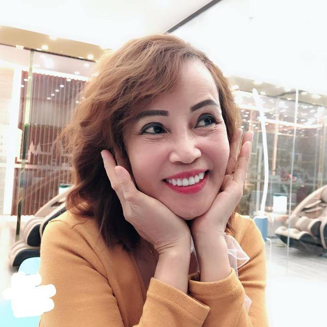 Cô dâu 62 tuổi khoe clip hôn chồng, tuyên bố: Em chưa bao giờ hối hận về tình yêu này! - 2