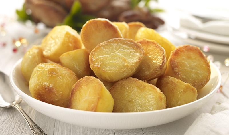 Nếu không ăn hết khoai tây trong một bữa, có thể bảo quản chúng tới hôm sau bằng cách làm nguội khoai tây thật nhanh rồi cất vào tủ lạnh. Điều này sẽ giúp giữ lại toàn bộ giá trị dinh dưỡng của khoai tây.
