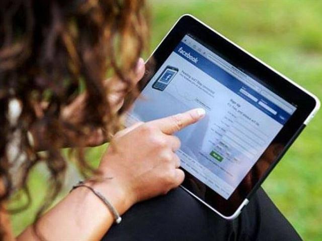 Nhập viện tâm thần vì dùng facebook 10 tiếng/ngày: Khi thấy các dấu hiệu này cần đến viện ngay