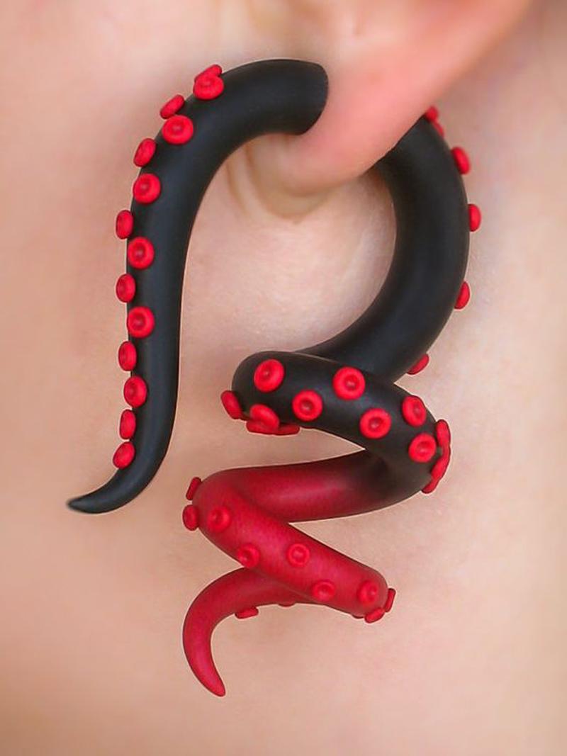 Ngoài những vật dụng ra thì các con vật cũng được lấy ý tưởng rất nhiều để đưa vào thời trang, điển hình là đôi hoa tai bạch tuột đỏ này đây. 
