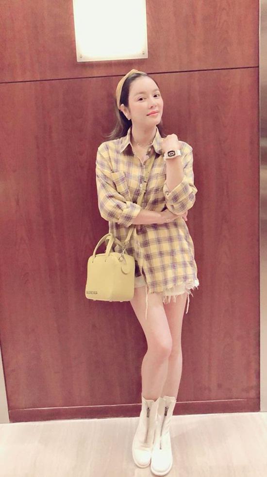 Lý Nhã Kỳ dạo này thích đăng ảnh mặt mộc, trẻ thì trẻ thật, nhưng fan tìm ra điều này - 9