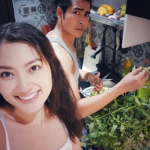 khoe bua com gia dinh toan rau, ngoc lan gay bat ngo lon voi “bi mat” tren san thuong - 1