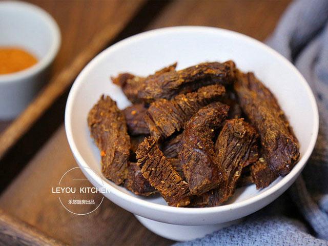 Tự làm bò khô bằng nồi cơm điện, tưởng không dễ mà dễ không tưởng