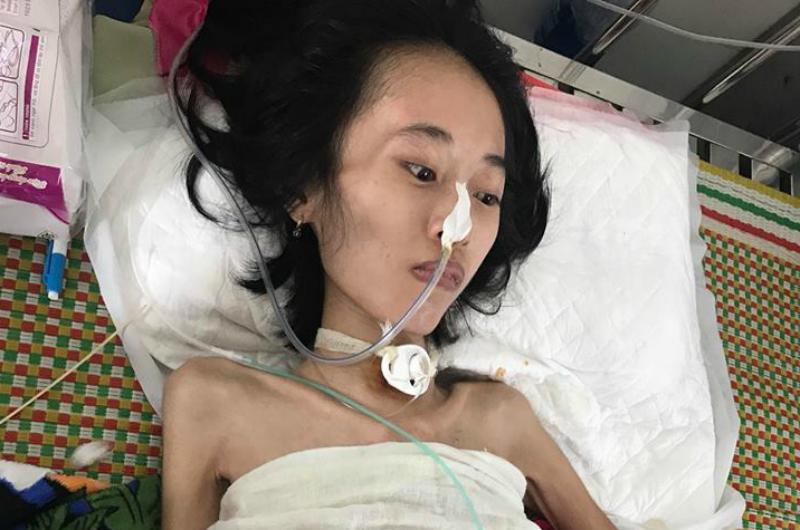 Ngày 9/8/2018, chị Cẩm được chuyển từ Bệnh viện Đa khoa Quảng Ngãi ra Bệnh viện Đa khoa Đà Nẵng nằm chờ đến ngày “trở dạ”. 5 ngày sau, bác sĩ quyết định tiến hành ca mổ bắt con.

