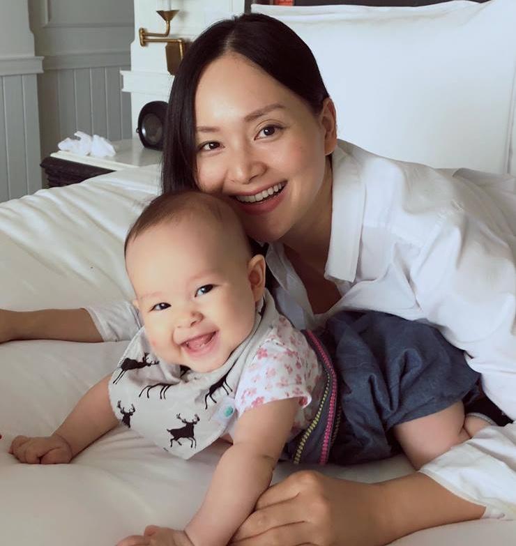 Những mỹ nhân Việt bội thu con gái đầu lòng năm 2018, bé nào cũng tròn trĩnh đáng yêu - 8