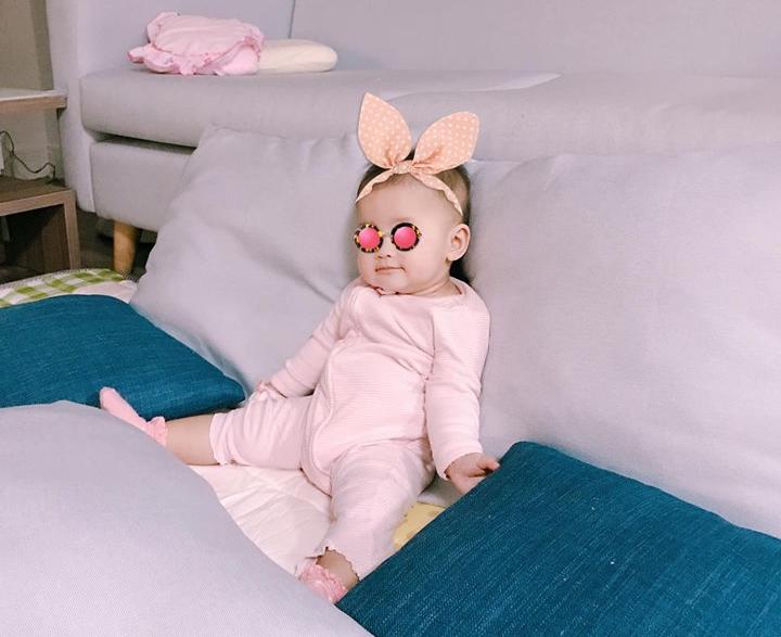 Những mỹ nhân Việt bội thu con gái đầu lòng năm 2018, bé nào cũng tròn trĩnh đáng yêu - 12