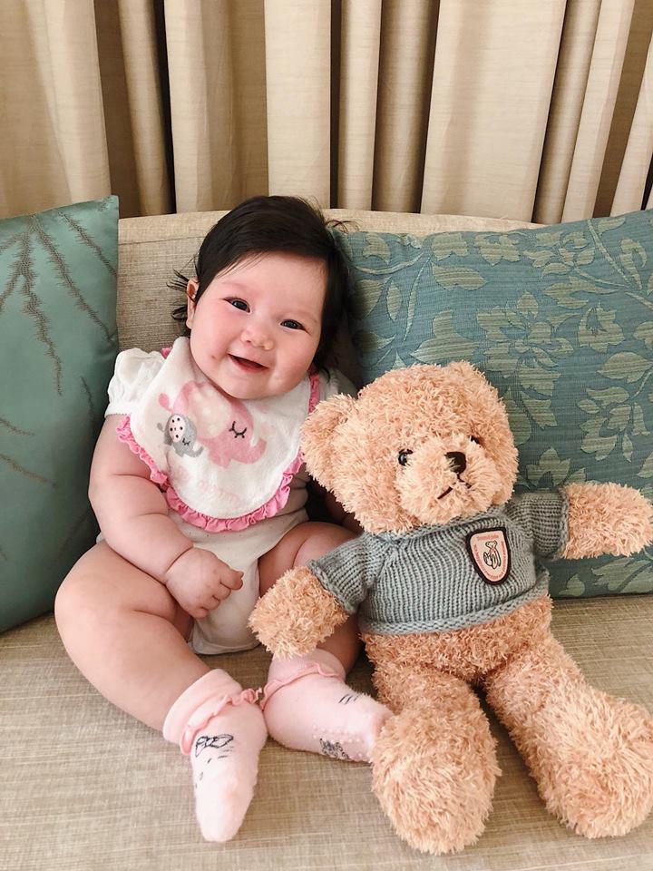 Những mỹ nhân Việt bội thu con gái đầu lòng năm 2018, bé nào cũng tròn trĩnh đáng yêu - 4
