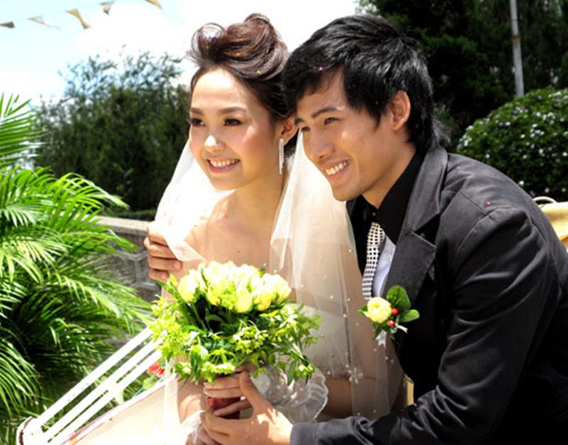Thanh Thức cũng từng có "ảnh cưới" với Minh Hằng.
