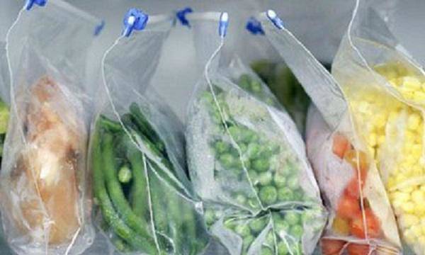 de trong tui nilon chi khien rau nhanh thoi, day moi la thu nen dung de tich tru rau cu - 2