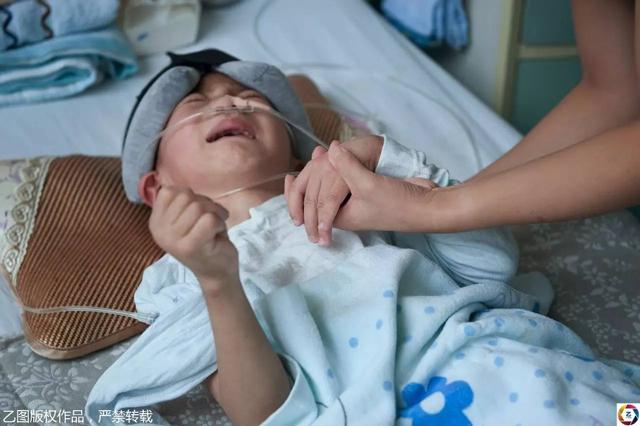 Nhận cuộc gọi từ chồng cũ, người mẹ ngã quỵ trước hình ảnh con trai trong bệnh viện - 5