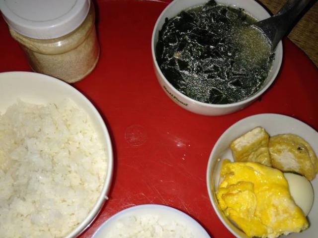 Chỉ vì mẹ chồng đặt thứ này lên mâm, con dâu đang ở cữ thà nhịn chứ không ăn