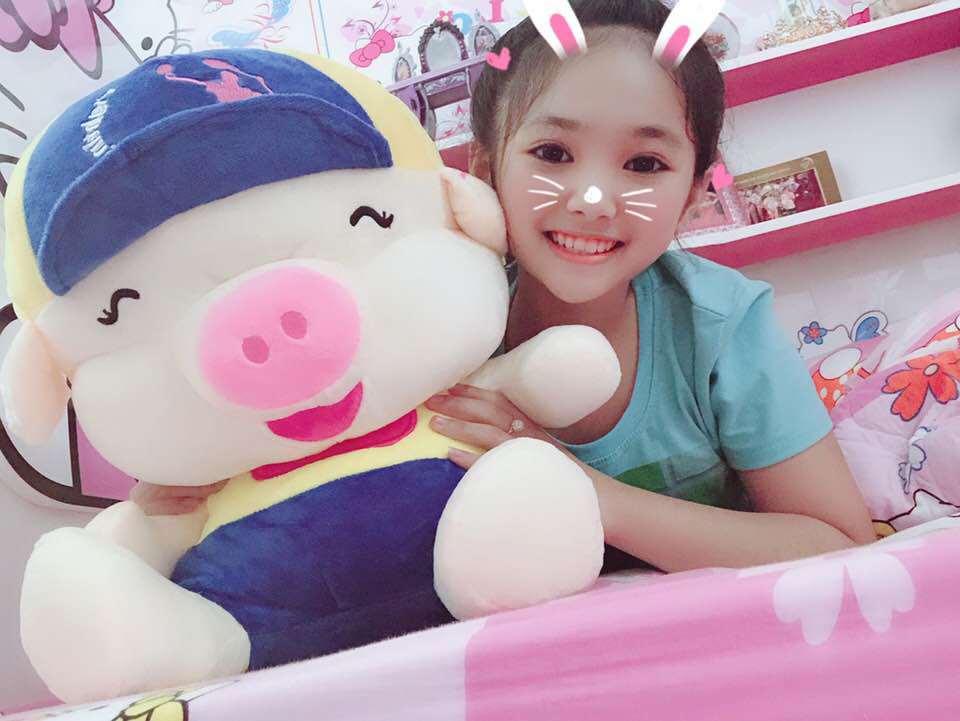 10 tuổi, con gái nuôi cố nghệ sĩ Khánh Nam tậu xe hơi từ tiền cát-xê, xinh như hoa hậu - 8