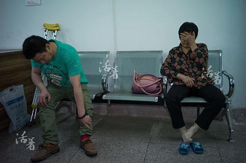 Cuộc vượt cạn bất chấp tính mạng của mẹ tật nguyền khiến triệu người rơi lệ - 15