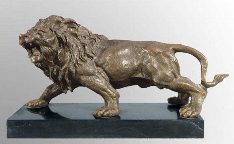 Sư tử là một biểu tượng phong thủy truyền thống tượng trưng cho sự giàu có và địa vị xã hội. Tượng sư tử thường được đặt trước các cung điện, đền thờ.

