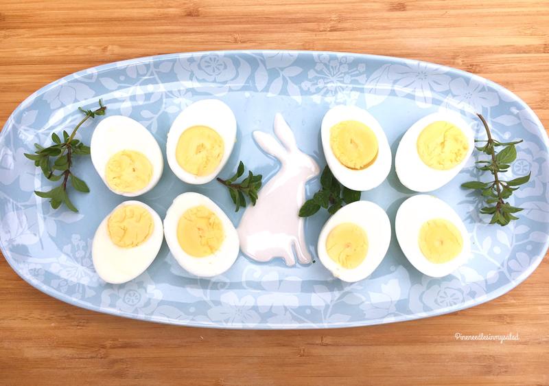 Thịt thỏ, ngỗng có vị ngọt tính lạnh, mà protein trong trứng cũng tính lạnh. Do đó, kết hợp chúng với trứng sẽ kích thích hệ tiêu hóa, gây tiêu chảy.
