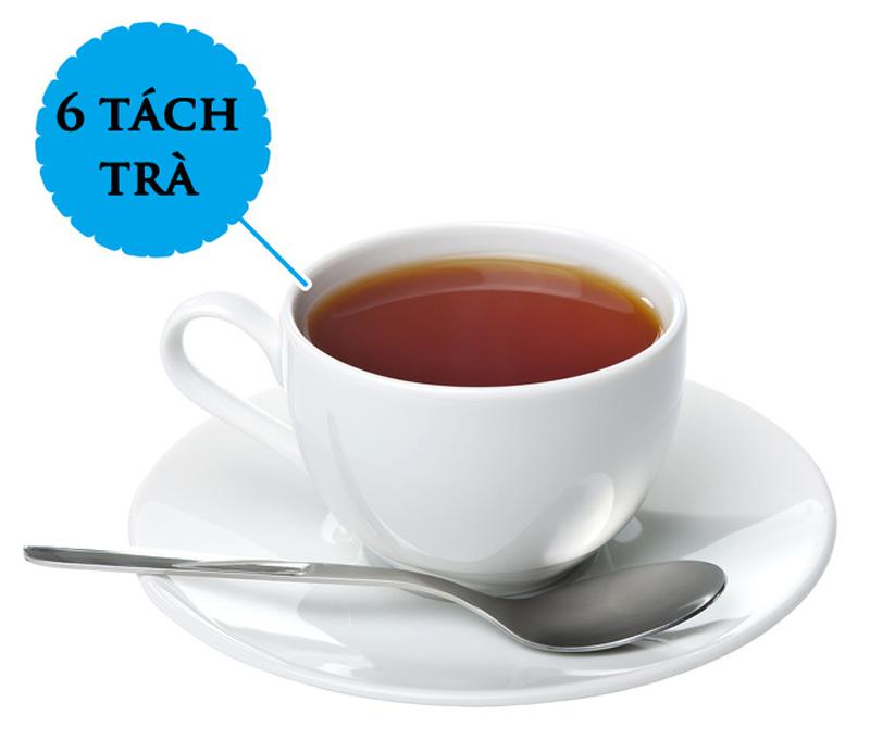 Năm 2014, một người đàn ông 56 tuổi đã nhập viện vì suy thận do uống quá nhiều trà. Mỗi ngày, ông uống khoảng 16 cốc. Hậu quả là thận bị hư hại bởi oxalate có trong trà. Tốt nhất bạn không nên uống quá 6 tách trà mỗi ngày.


