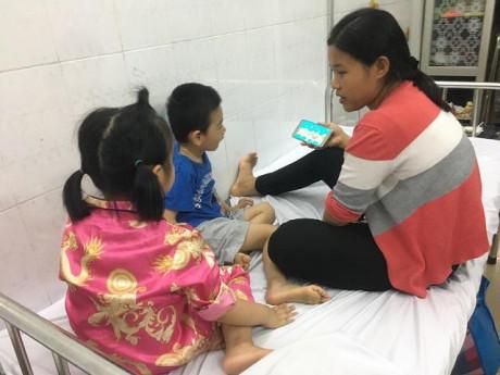 5 năm trời nuôi con tự kỷ không rõ nguyên nhân, nghiện thuốc hơn cơm, chưa một lần gọi "Mẹ"