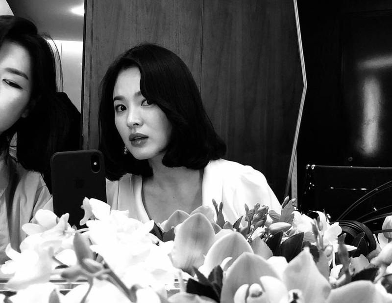 Có người cho rằng sau khi kết hôn, Song Hye Kyo đẹp đằm thắm hơn. Nhan sắc của cô ngày càng được đánh giá thêm một tầm cao mới.
