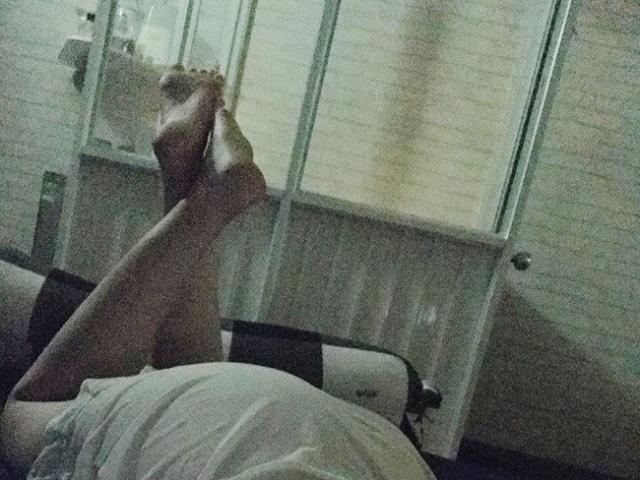 Nửa đêm chưa thấy chồng đâu, vợ gửi 1 bức ảnh khiến chàng cun cút về ngay lập tức