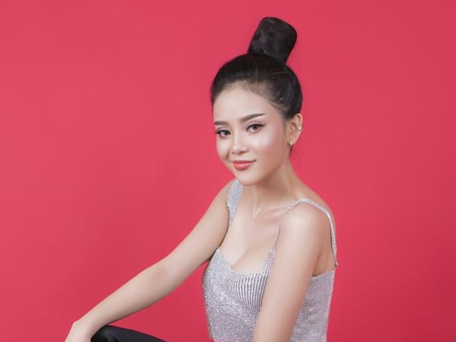 Ngọc Ny The Voice tự tin khoe eo siêu nhỏ cùng vòng 1 gợi cảm