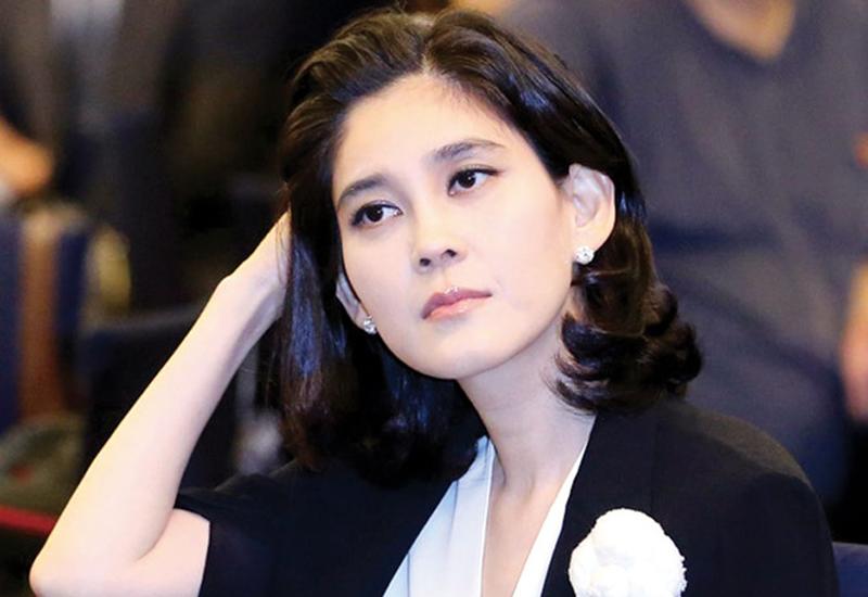 Theo Forbes, ái nữ nhà Samsung hiện sở hữu tài sản 2 tỷ USD, là người giàu thứ 16 tại Hàn Quốc và xếp thứ 93 trong danh sách phụ nữ quyền lực nhất thế giới.
