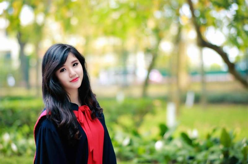 1. Hoa khôi Đại học Luật Ngô Tuyết Mai công tác tại Bộ Tư pháp

Ngô Tuyết Mai sinh năm 1991 tại Tuyên Quang. Cô từng nổi tiếng với làn da trắng như sứ khi tham gia cuộc thi hoa khôi sinh viên Hà Nội.
