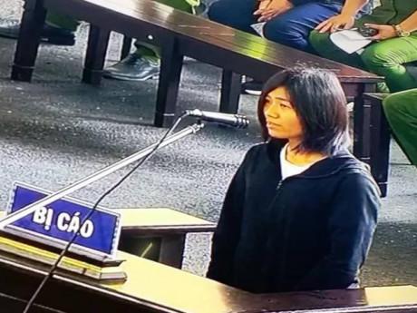Xét xử ông Phan Văn Vĩnh: Choáng váng với gia cảnh của các "thần bài"