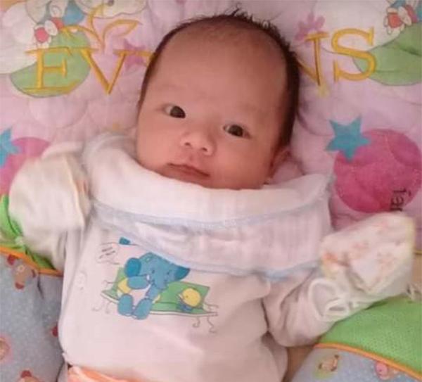 Bác sĩ nói thai dị tật vẫn liều giữ, ngày mẹ Thanh Hóa đi đẻ, mọi người xúm lại xem - 1