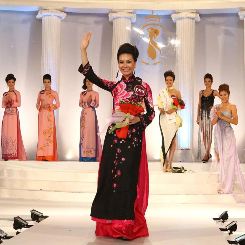 Phạm Thị Thùy Linh xuất sắc dành ngôi vị Người đẹp áo dài, là top 15 tiến vào vòng trong của cuộc thi Hoa hậu Thế giới người Việt 2010.
