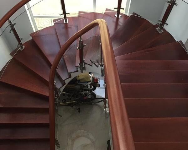 Top 20 mẫu cầu thang gỗ đẹp cuốn hút, biến nhà bạn thành khách sạn vừa tiện vừa sang - 14