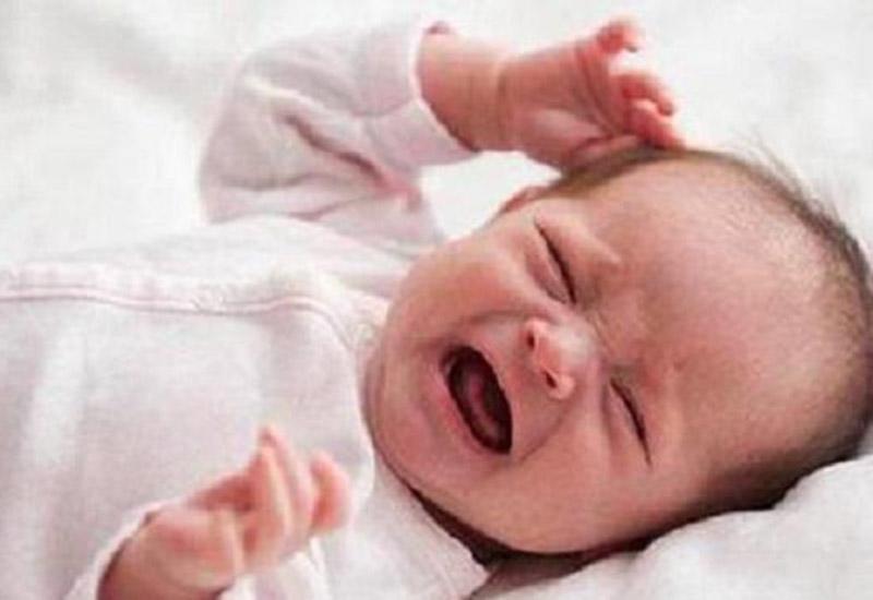 Những đứa trẻ khi ngủ hay lắc đầu, ngoáy tai, thậm chí đột nhiên bật dậy khóc lớn thường có tâm trạng không ổn định. Có thể là dấu hiệu bệnh gõ cửa.

