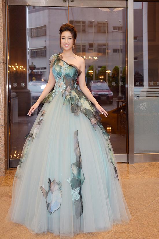 Tiết lộ bí mật đằng sau những đôi chân dài ngỡ ngàng của Mỹ Linh, Lệ Hằng, Hà Hồ! - 5