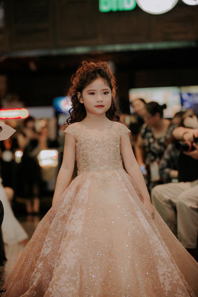 Được biết, sắp tới, con gái cựu danh thủ Hồng Sơn sẽ tham gia cuộc thi người mẫu nhí tại Malaysia. 
