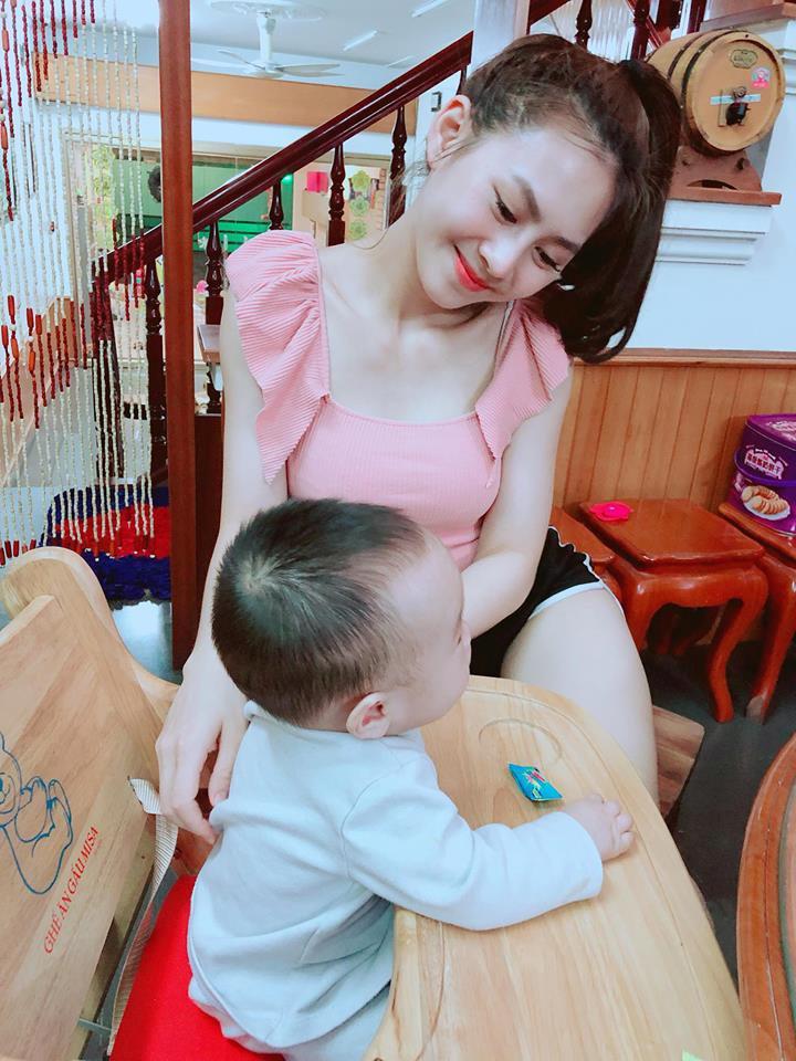 9x nong bong nhat lang hai bac: "cac me ban cham con chang le khong co 10 phut soi guong?" - 3