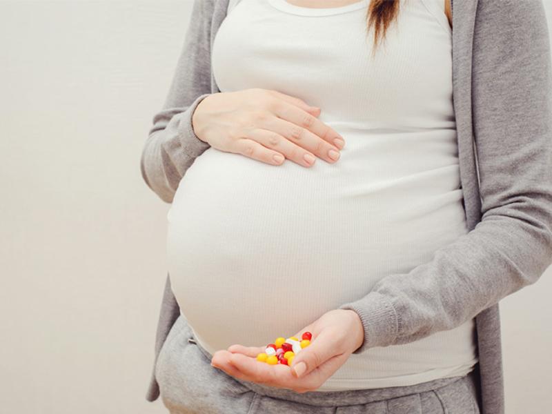 Có 2 dưỡng chất mẹ nhất định phải bổ sung đầy đủ nhất là giai đoạn đầu mang thai là axit folic và axit béo Omega-3 để não bộ thai nhi phát triển tốt nhất, giúp trẻ thông minh hơn người.
