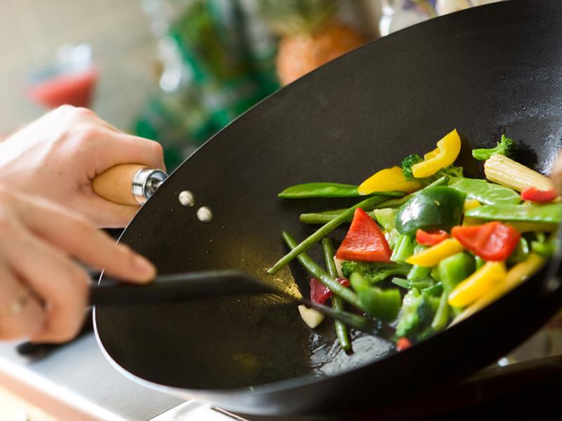 Rau xanh sau khi nấu đã mất đi phần lớn dưỡng chất. Nếu nấu lại nhiều lần, các chất dinh dưỡng sẽ biến mất và thậm chí hình thành chất độc hại cho cơ thể.
