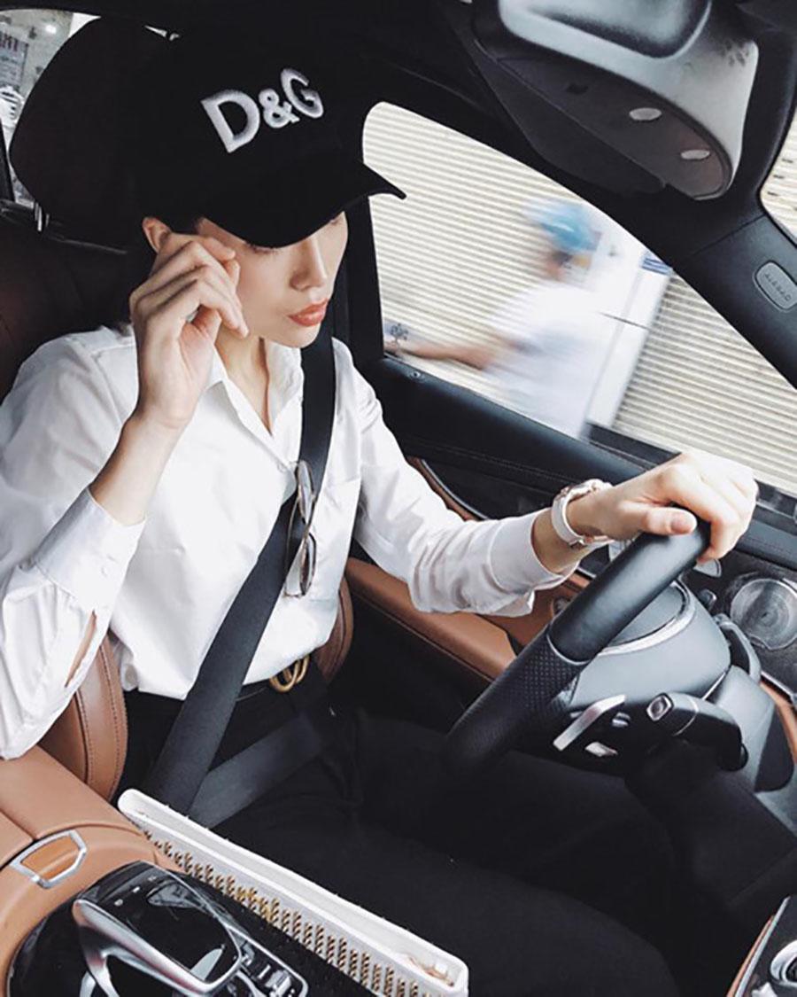 o tuoi 22, hoa hau ky duyen lam duoc dieu khien nhieu sao lon hon phai ne phuc - 1